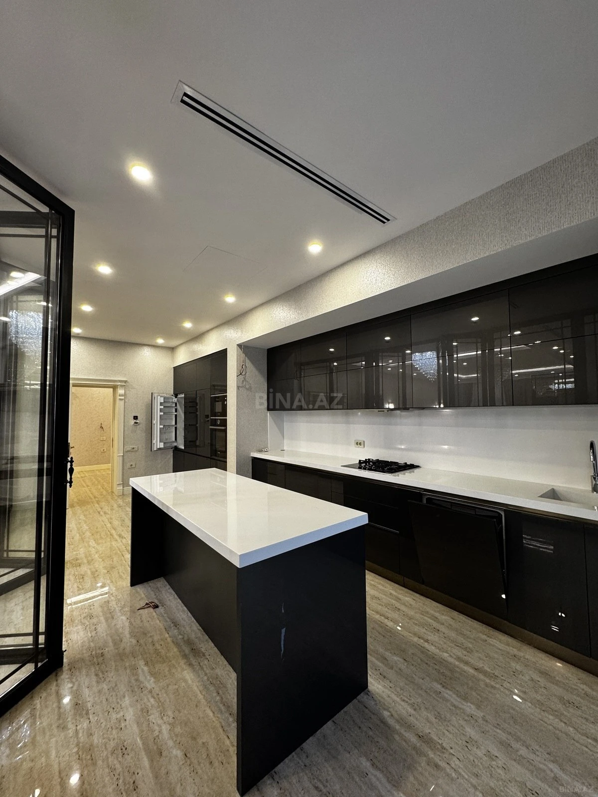 Satılır 3 otaqlı mənzil 168 m²