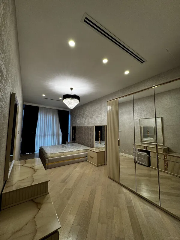 Satılır 3 otaqlı mənzil 168 m²