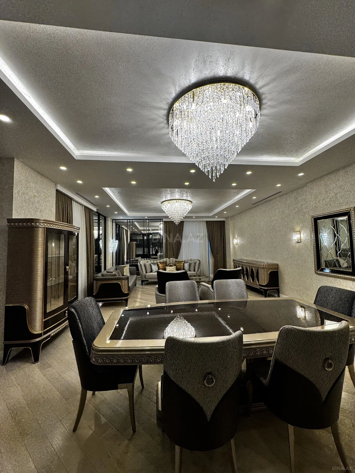 Satılır 3 otaqlı mənzil 168 m²