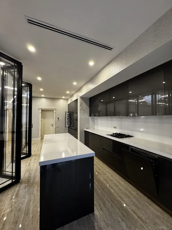 Satılır 3 otaqlı mənzil 168 m²
