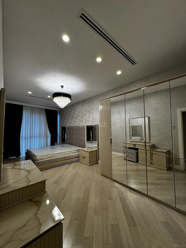 Satılır 3 otaqlı mənzil 168 m²