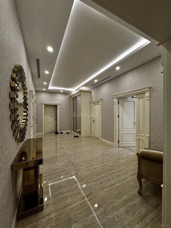 Satılır 3 otaqlı mənzil 168 m²