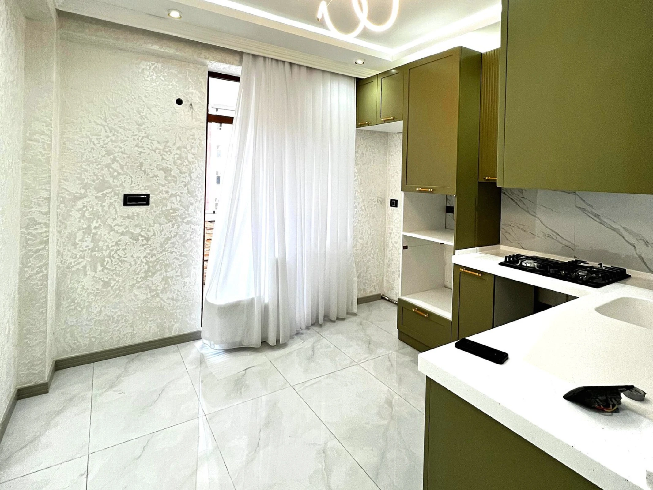 Satılır 3 otaqlı mənzil 107 m²