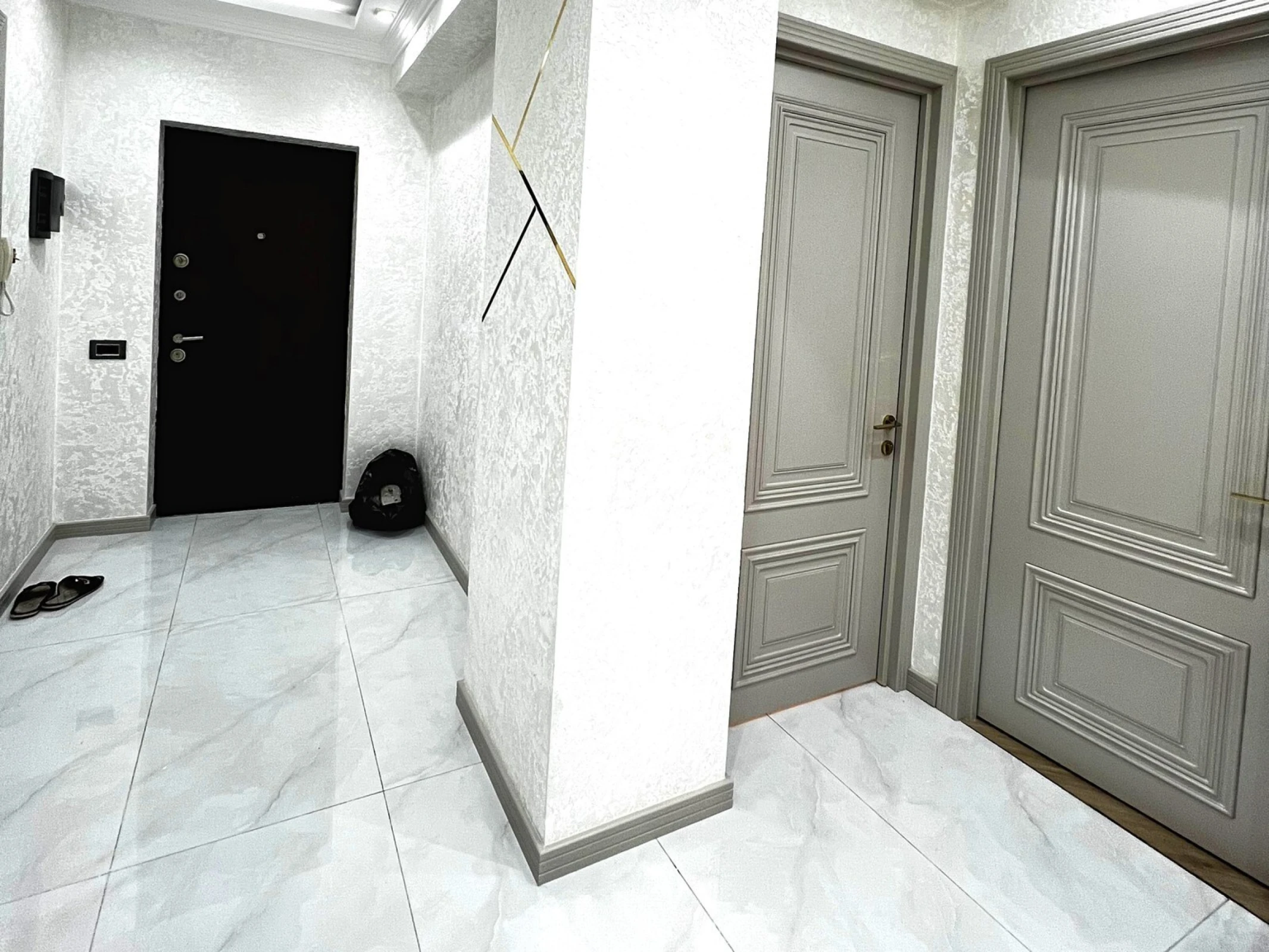 Satılır 3 otaqlı mənzil 107 m²
