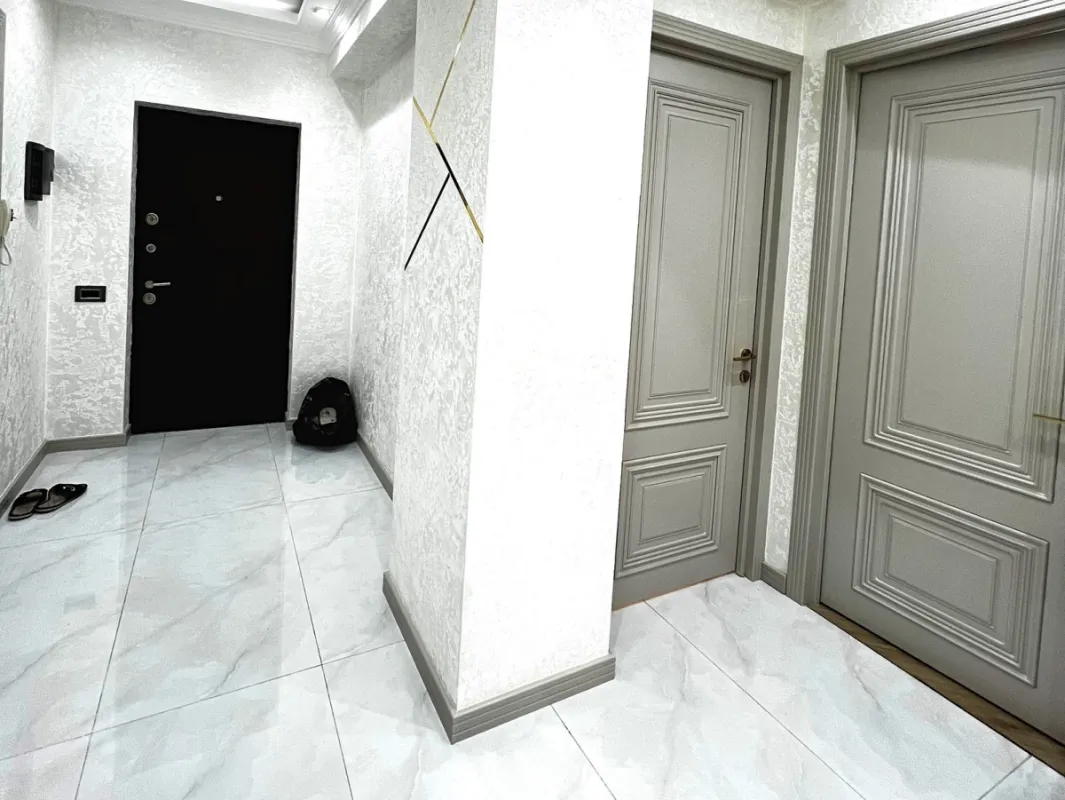 Satılır 3 otaqlı mənzil 107 m²