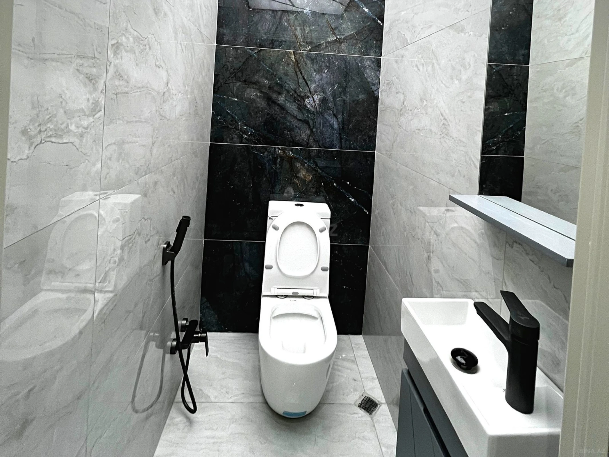 Satılır 3 otaqlı mənzil 107 m²