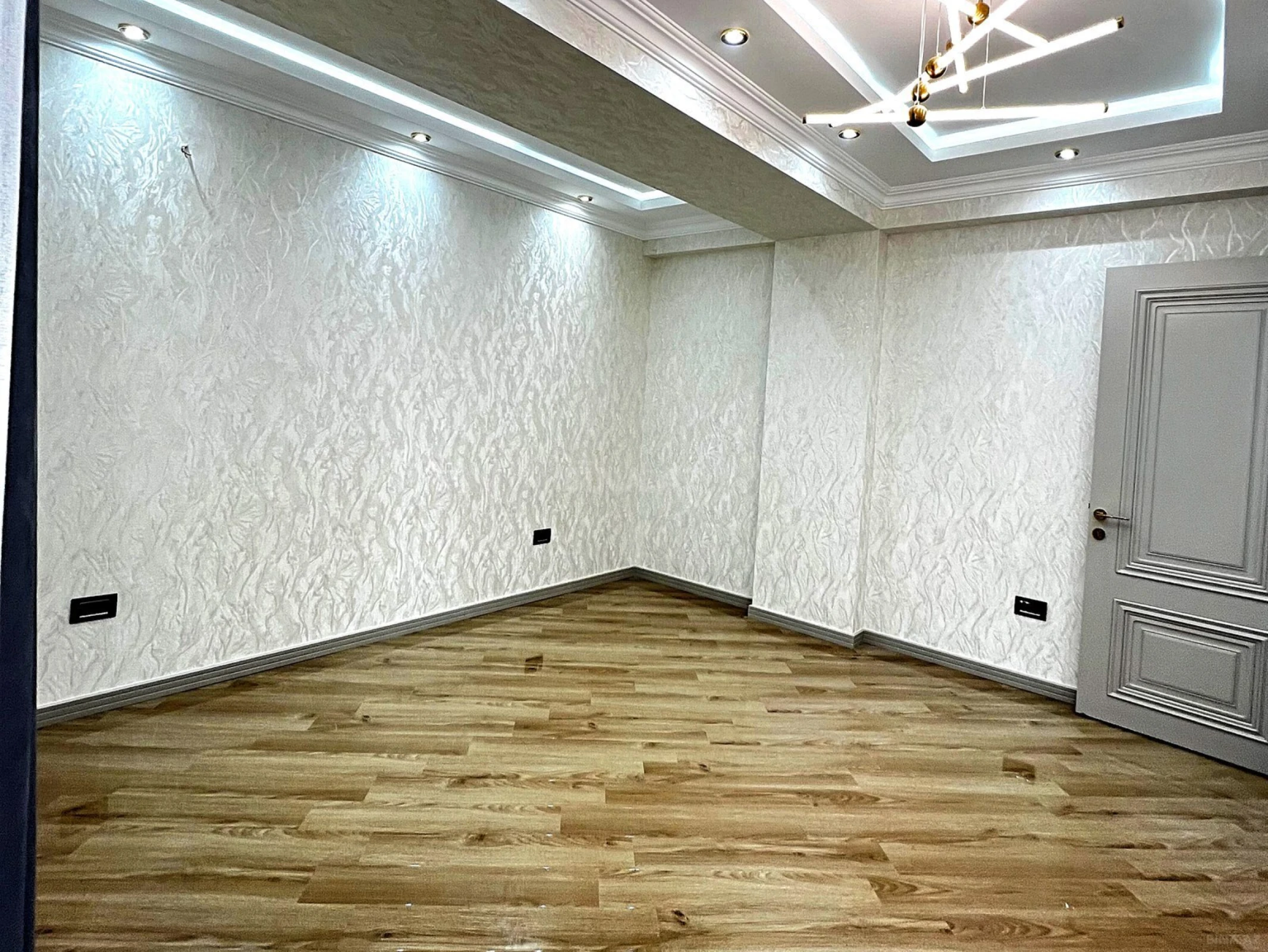 Satılır 3 otaqlı mənzil 107 m²