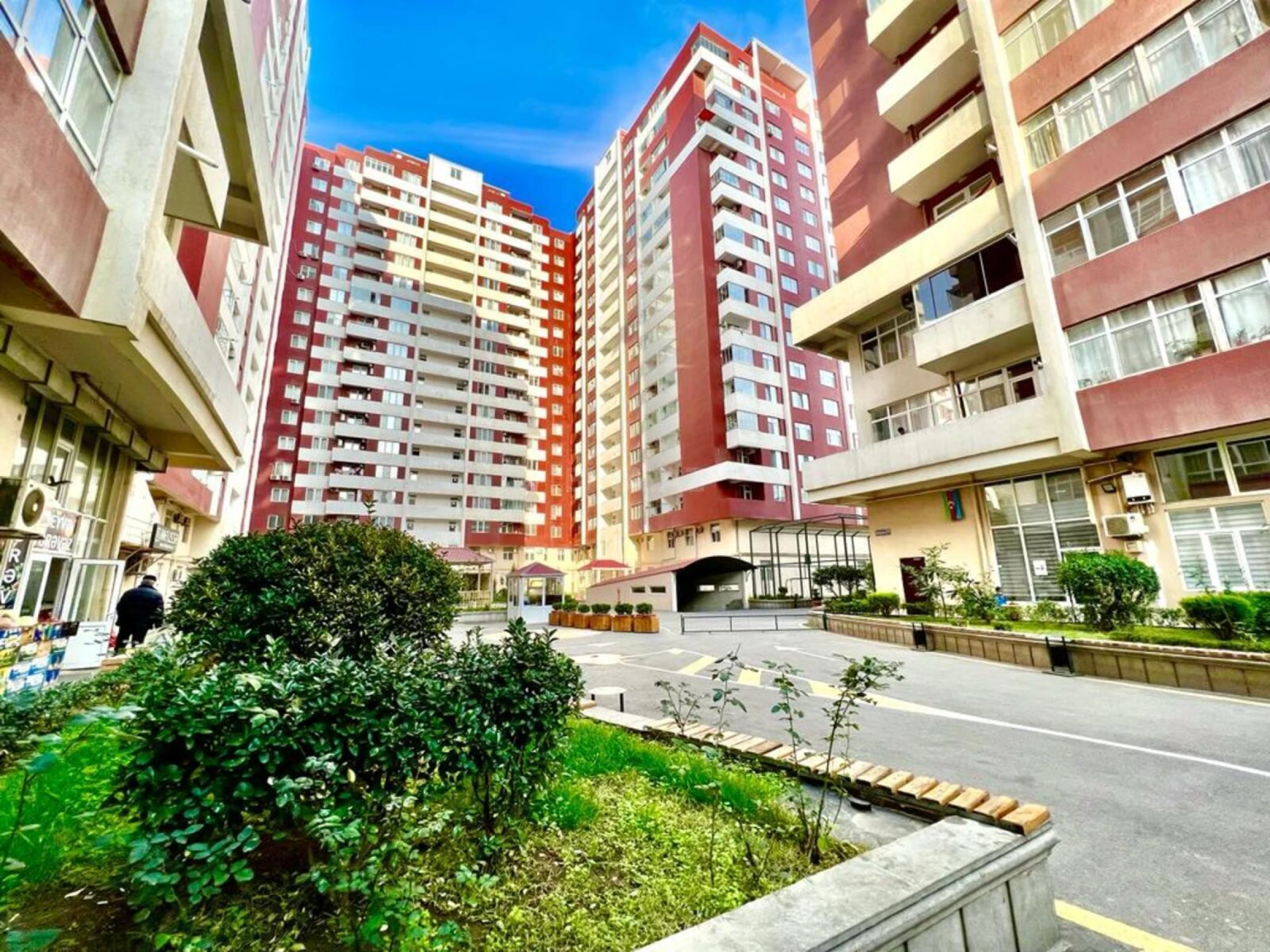 Satılır 3 otaqlı mənzil 107 m²