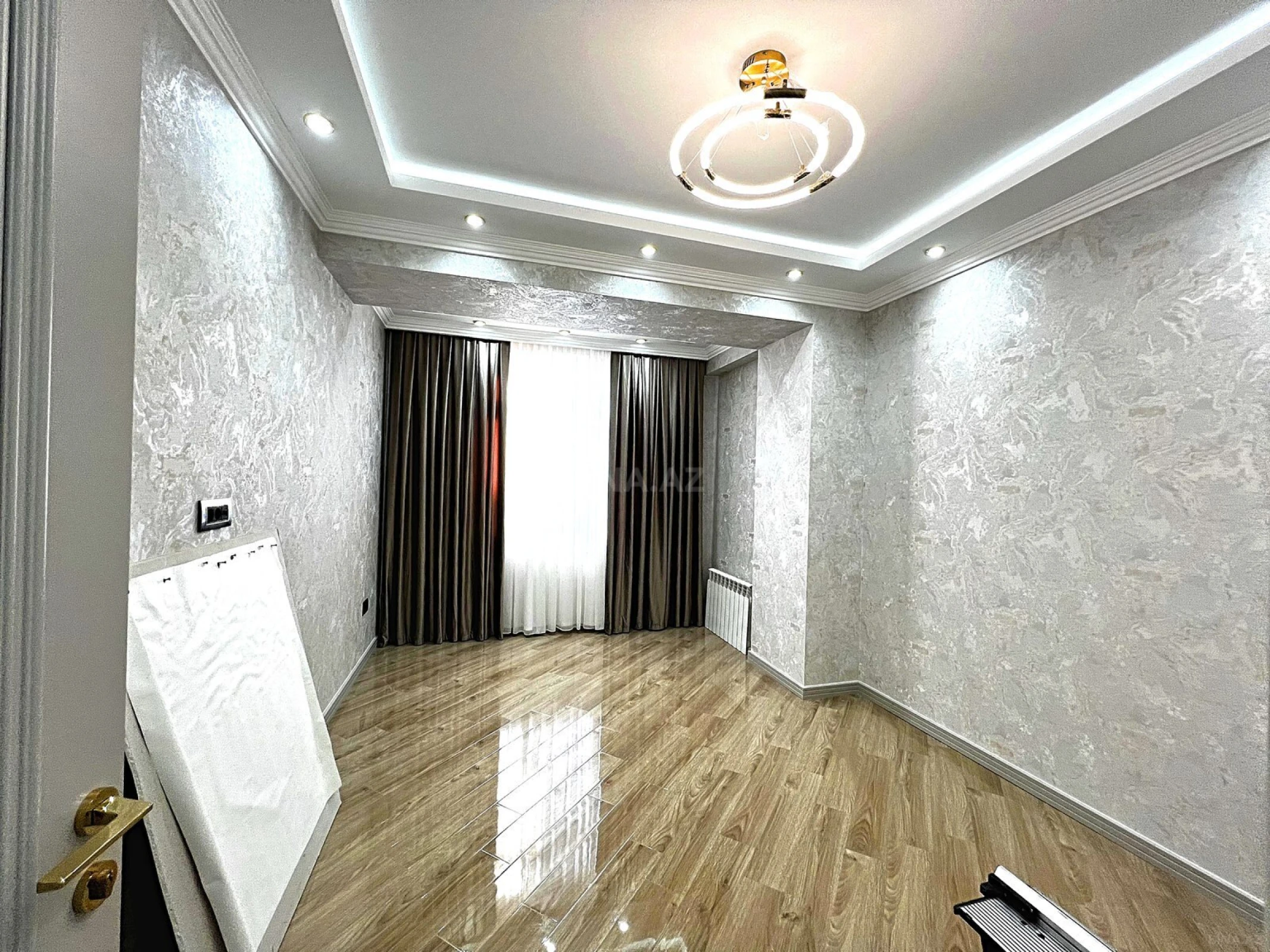 Satılır 3 otaqlı mənzil 107 m²