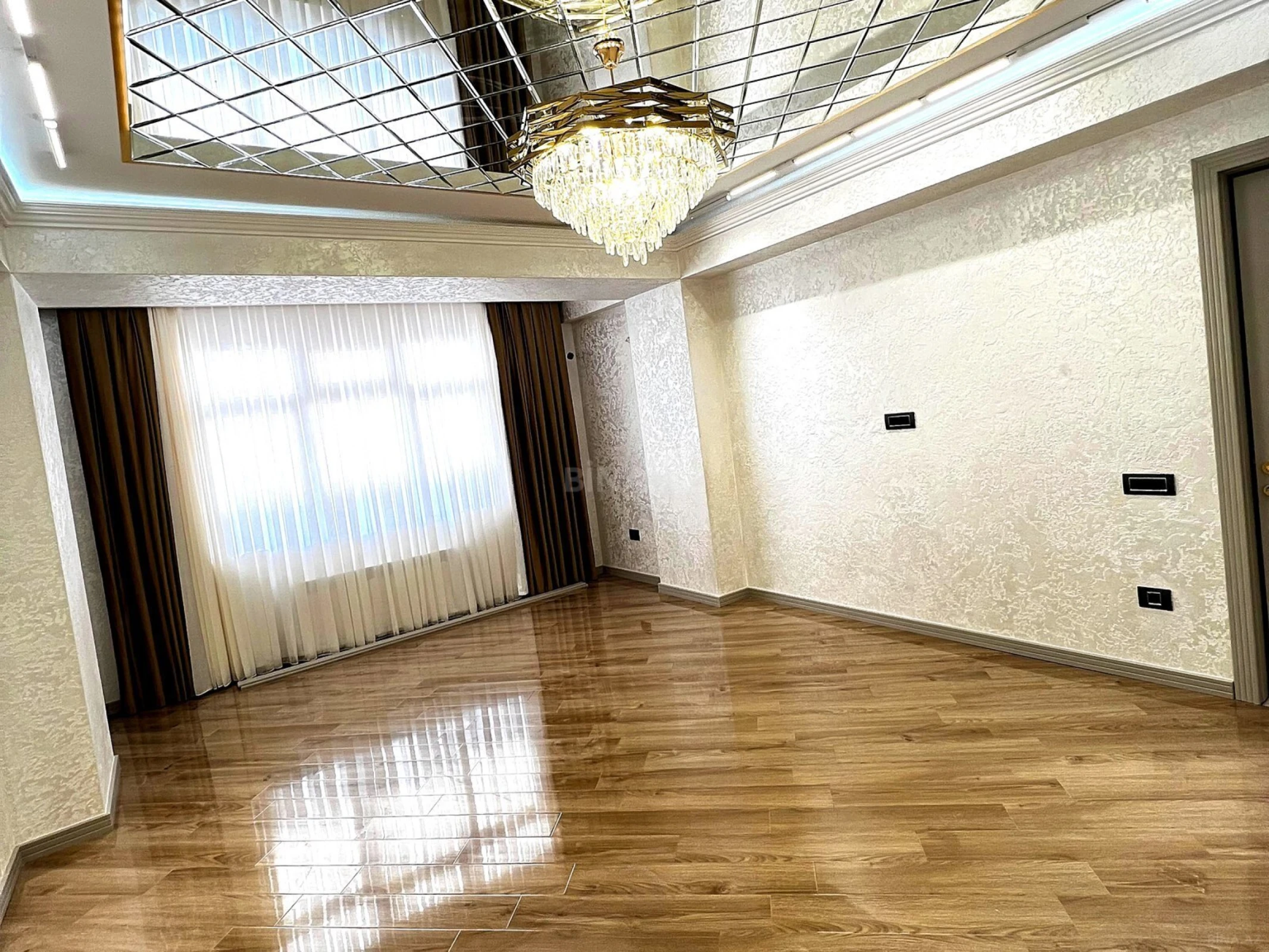 Satılır 3 otaqlı mənzil 107 m²