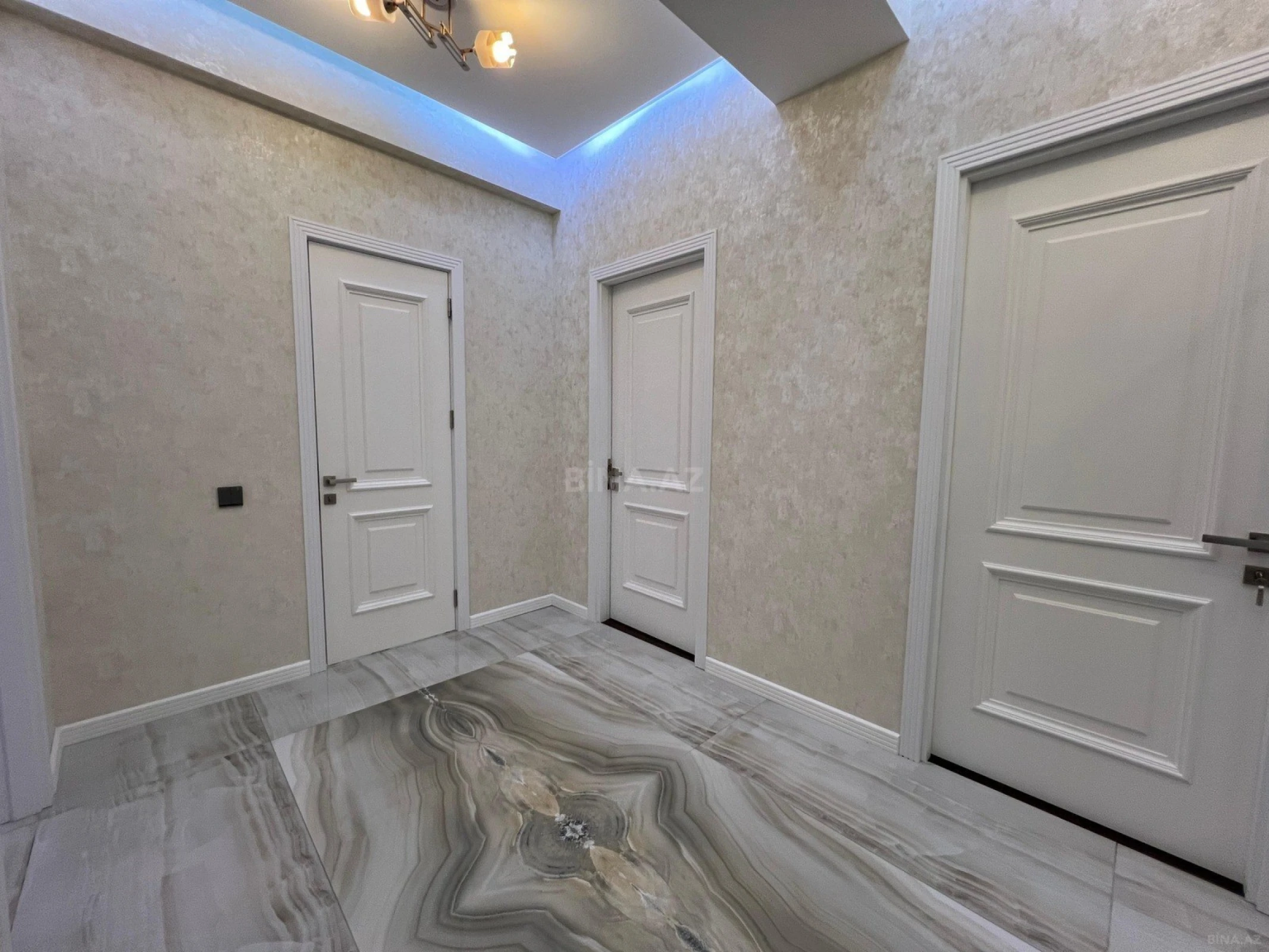 Kirayə verilir 2 otaqlı mənzil 100 m²