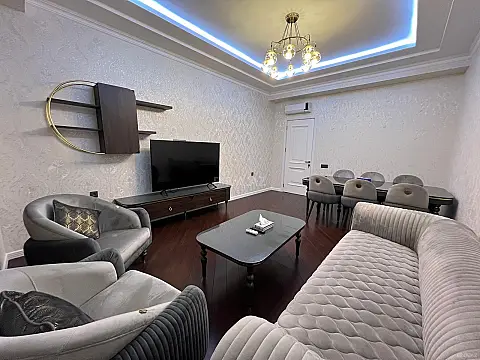 Kirayə verilir 2 otaqlı mənzil 100 m²