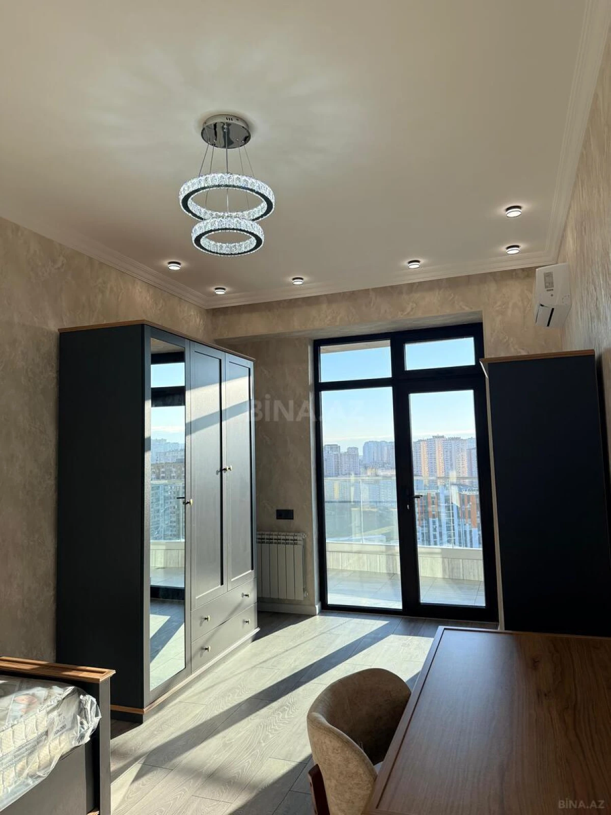 Kirayə verilir 3 otaqlı mənzil 140 m²