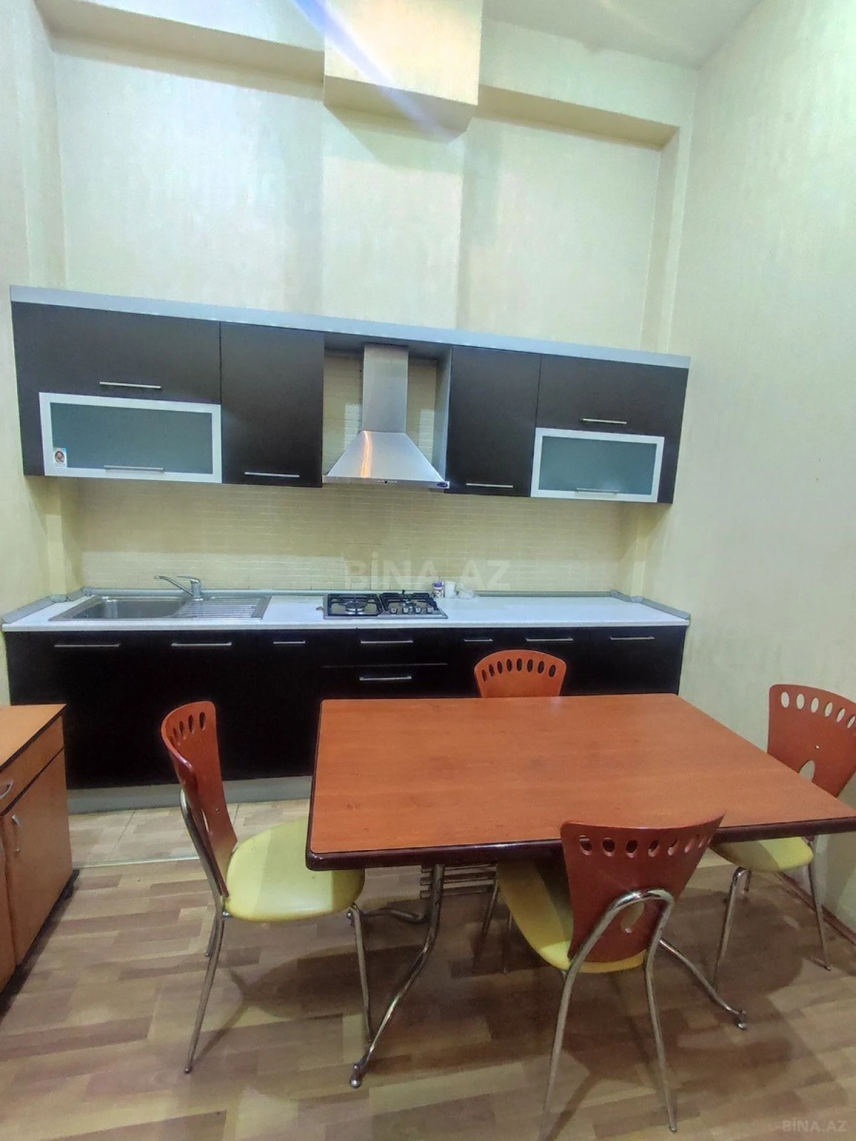 Kirayə verilir 2 otaqlı ofis 75 m²