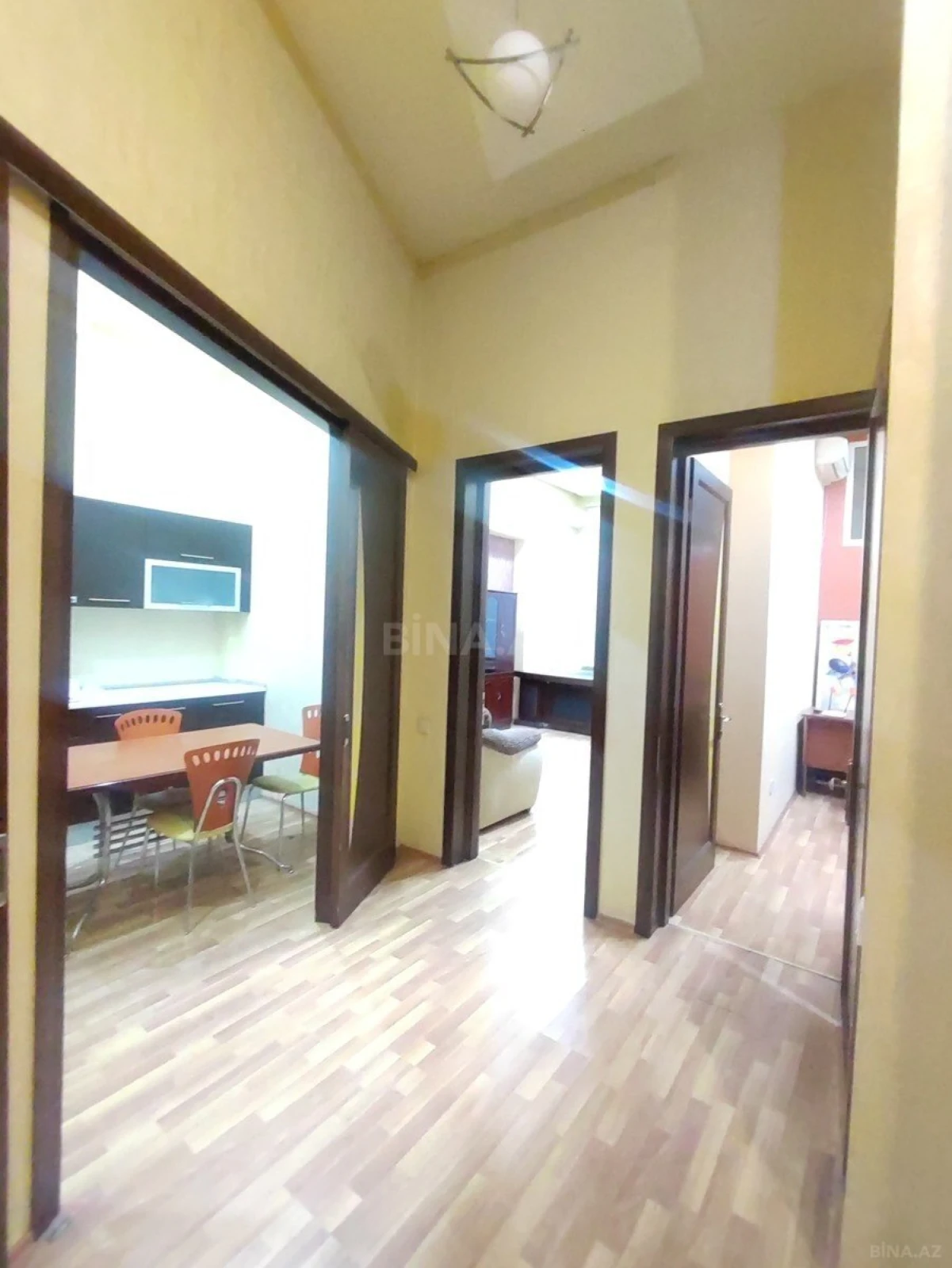 Kirayə verilir 2 otaqlı ofis 75 m²