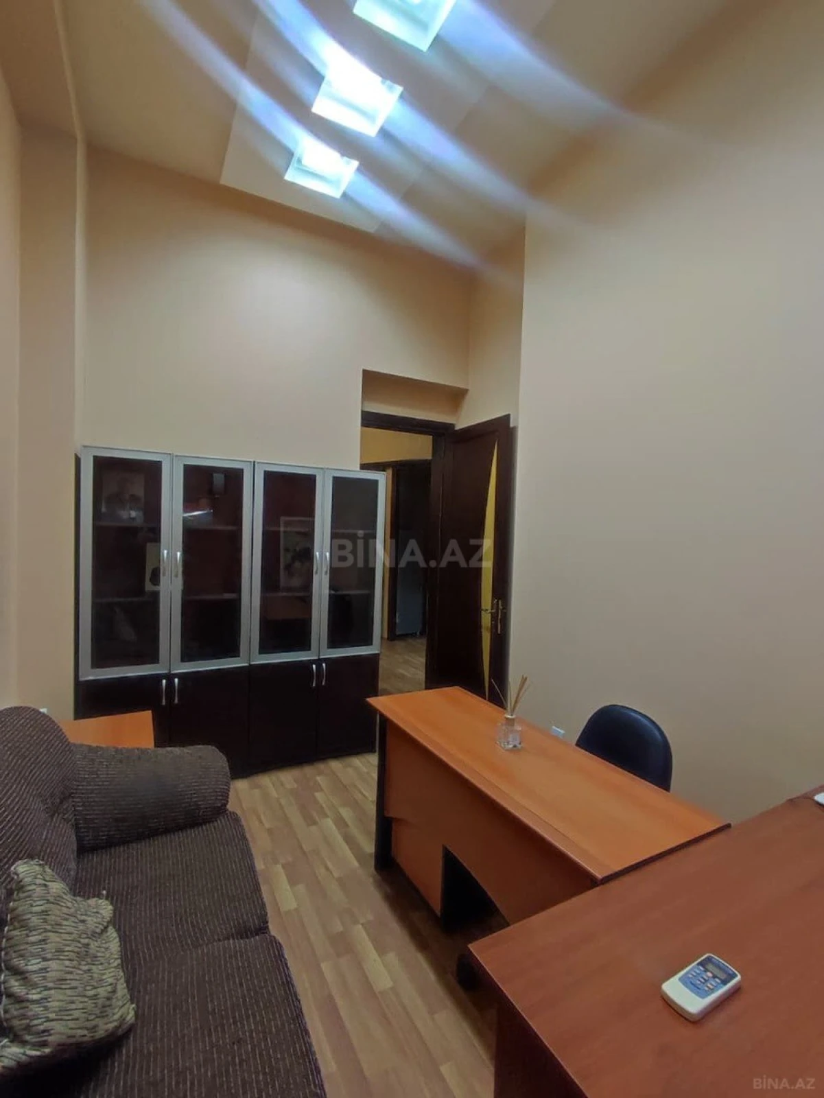 Kirayə verilir 2 otaqlı ofis 75 m²