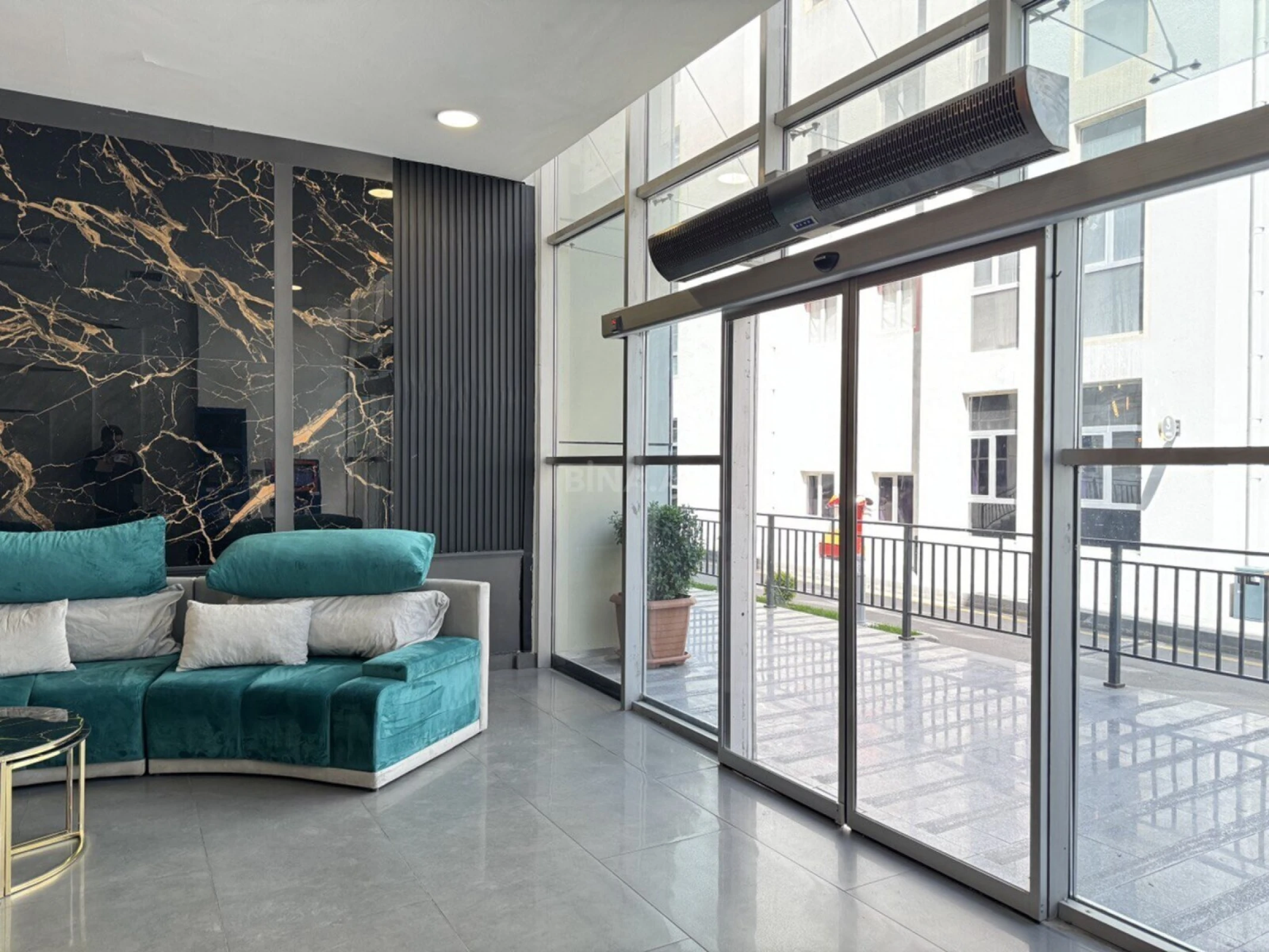 Kirayə verilir 1 otaqlı ofis 43 m²