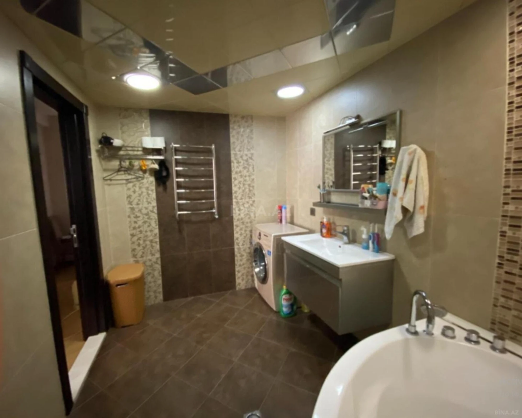 Satılır 3 otaqlı mənzil 98 m²