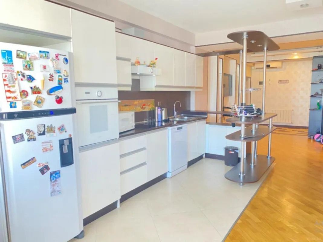 Satılır 3 otaqlı mənzil 98 m²
