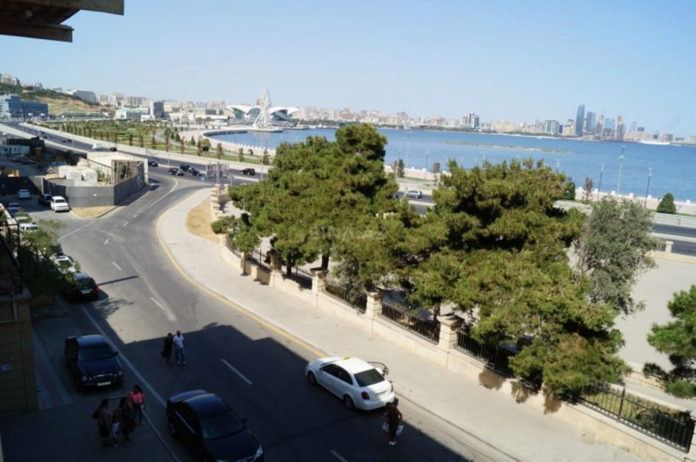 Kirayə verilir 12 otaqlı ofis 400 m²