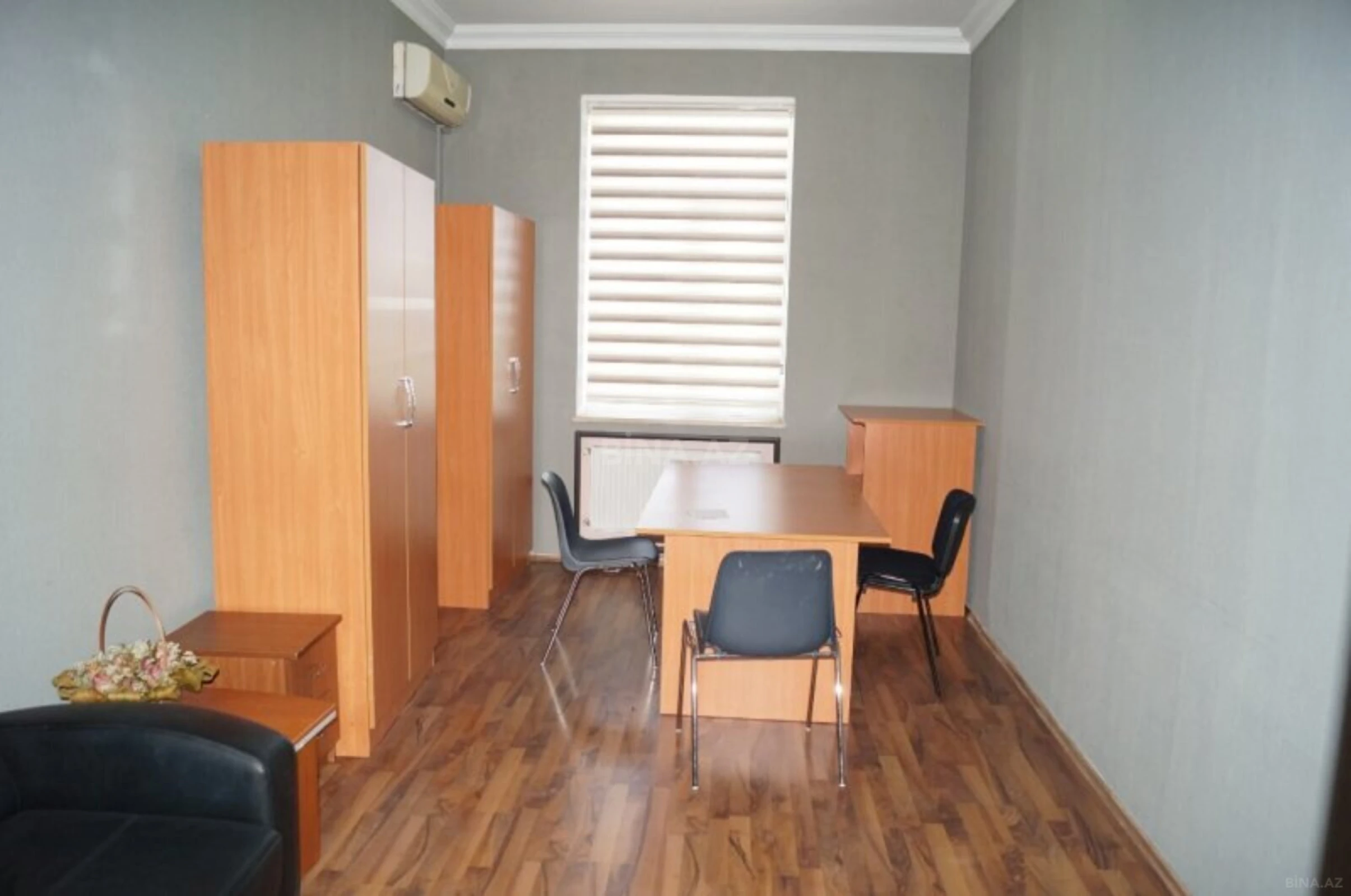 Kirayə verilir 12 otaqlı ofis 400 m²
