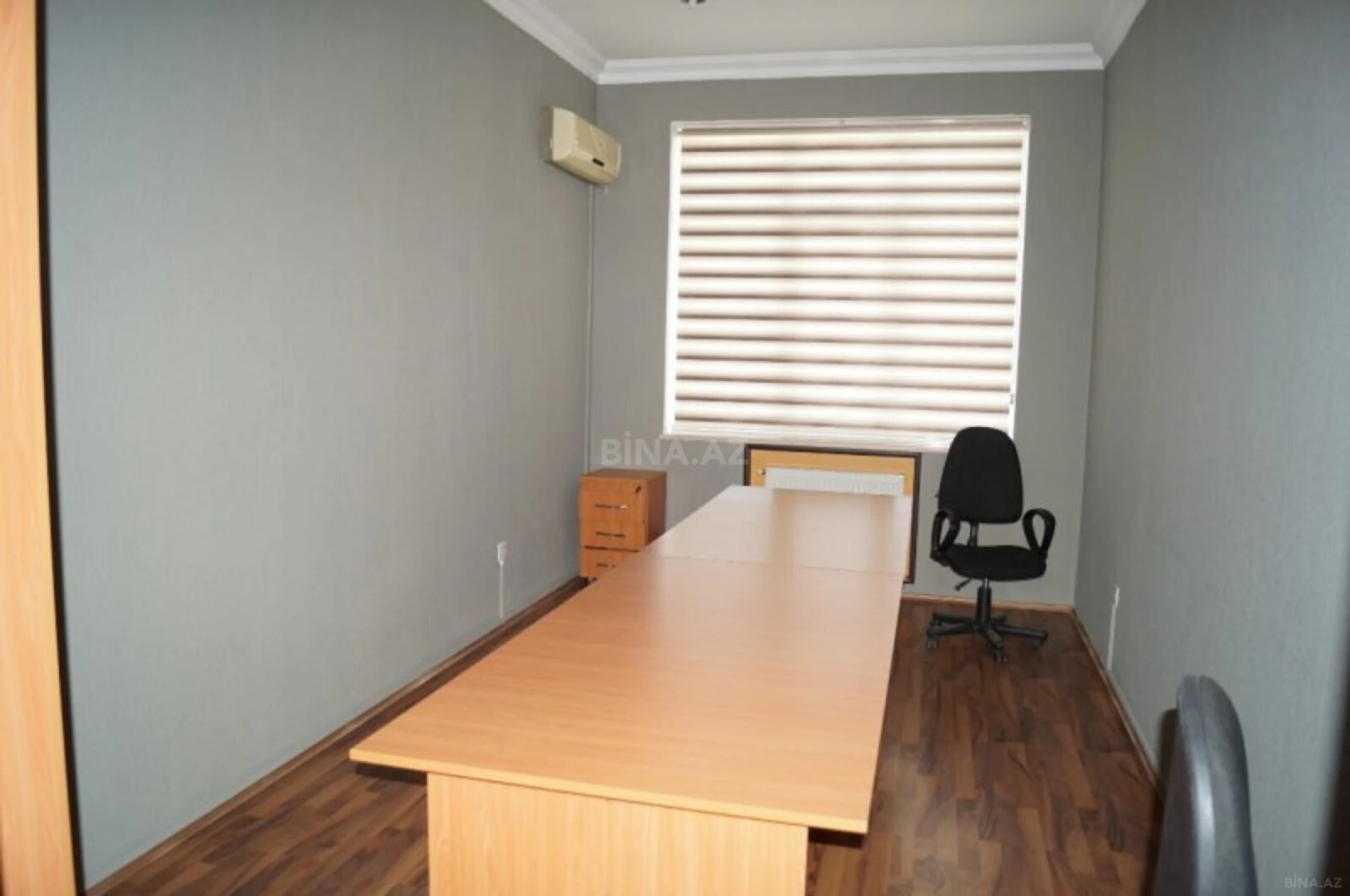 Kirayə verilir 12 otaqlı ofis 400 m²