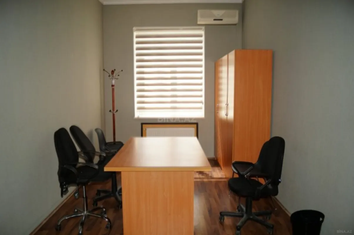 Kirayə verilir 12 otaqlı ofis 400 m²