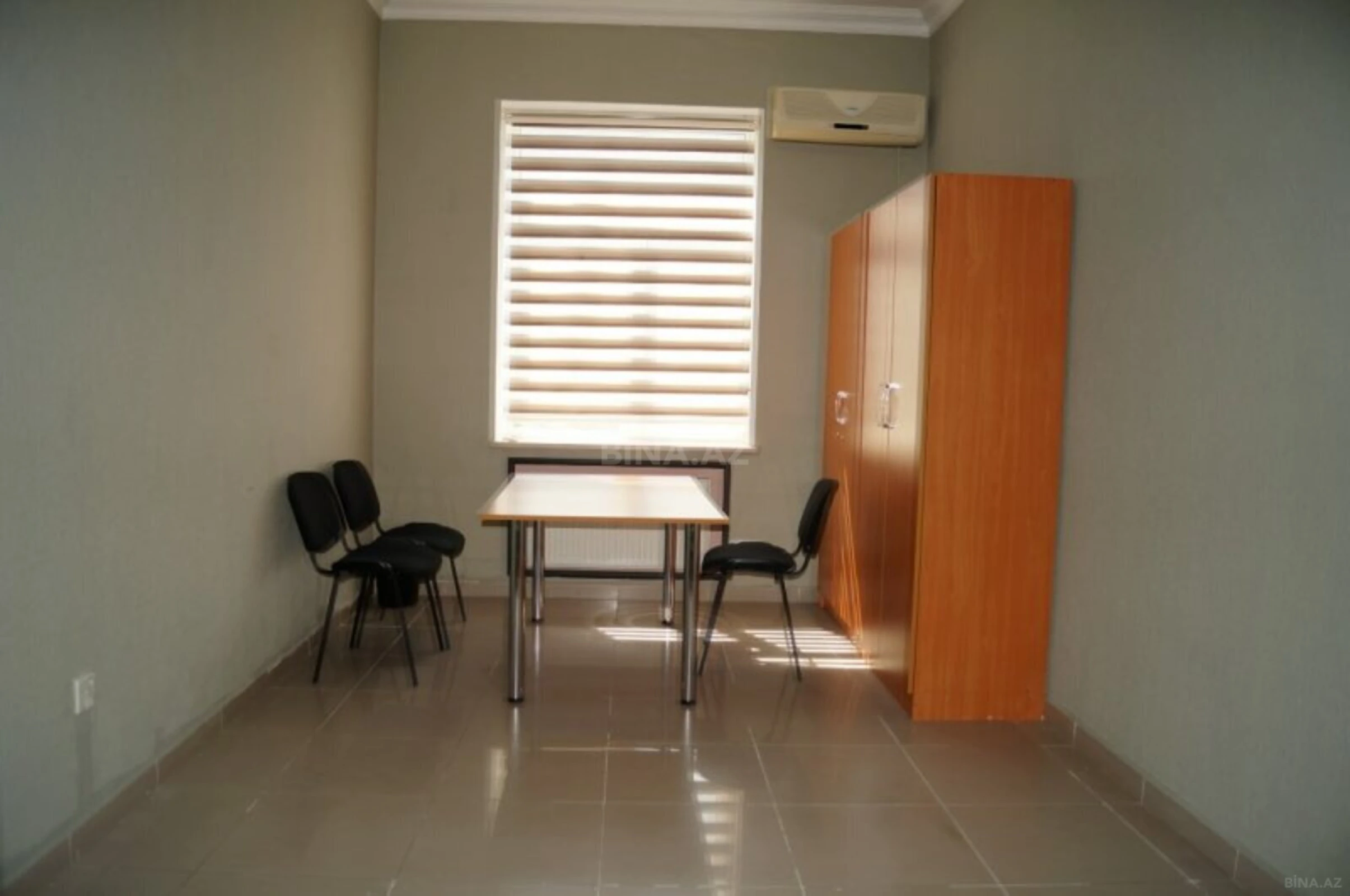 Kirayə verilir 12 otaqlı ofis 400 m²