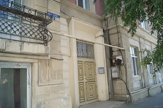 Kirayə verilir 12 otaqlı ofis 400 m²