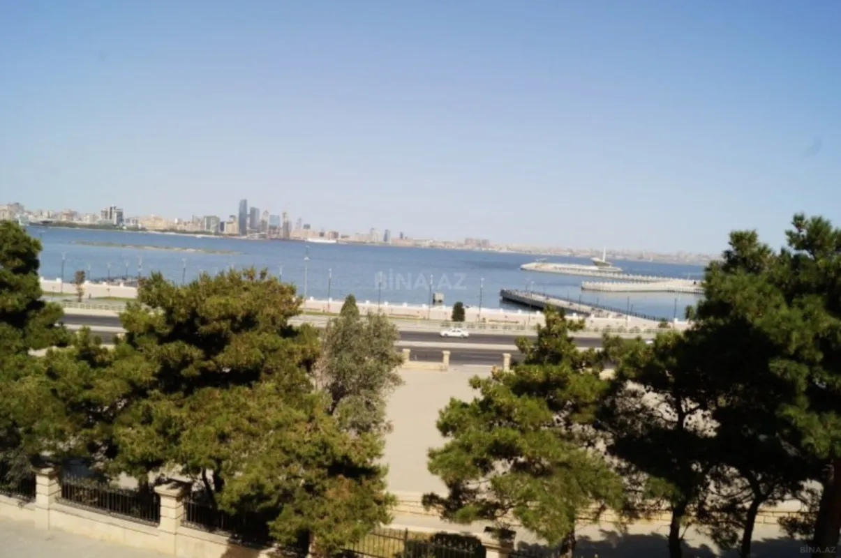 Kirayə verilir 12 otaqlı ofis 400 m²