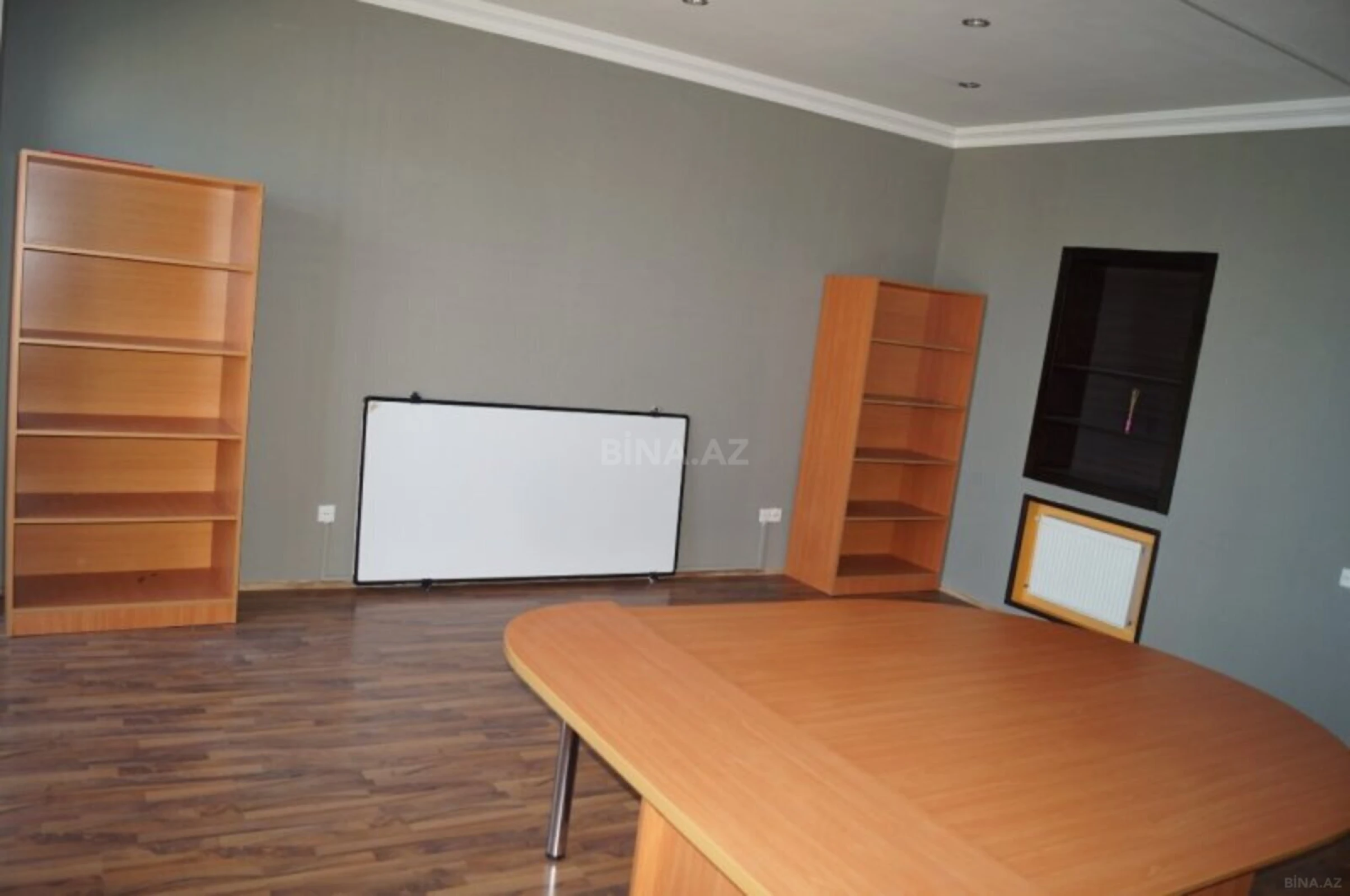 Kirayə verilir 12 otaqlı ofis 400 m²