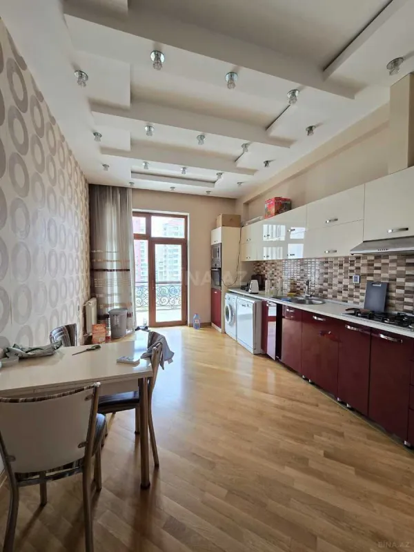 Kirayə verilir 3 otaqlı mənzil 120 m²