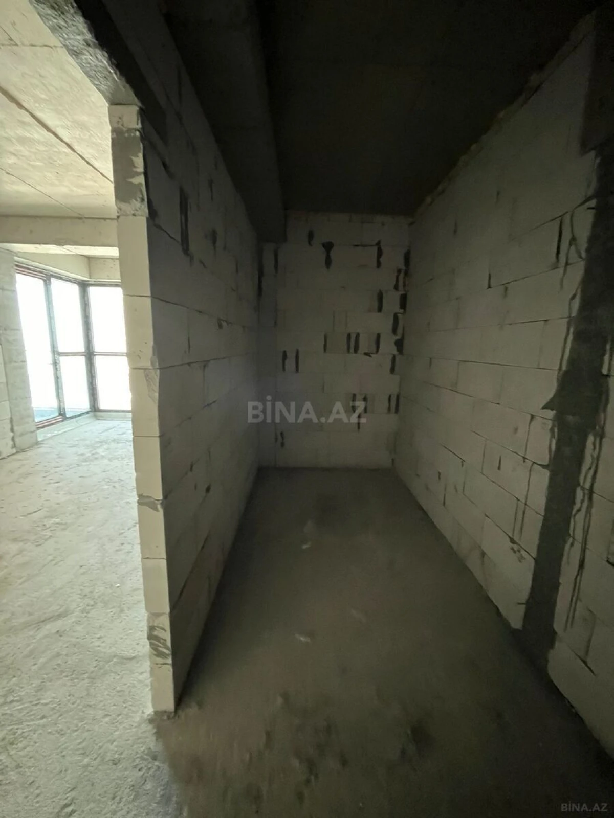 Satılır 4 otaqlı mənzil 225 m²