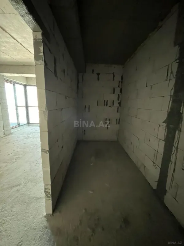 Satılır 4 otaqlı mənzil 225 m²