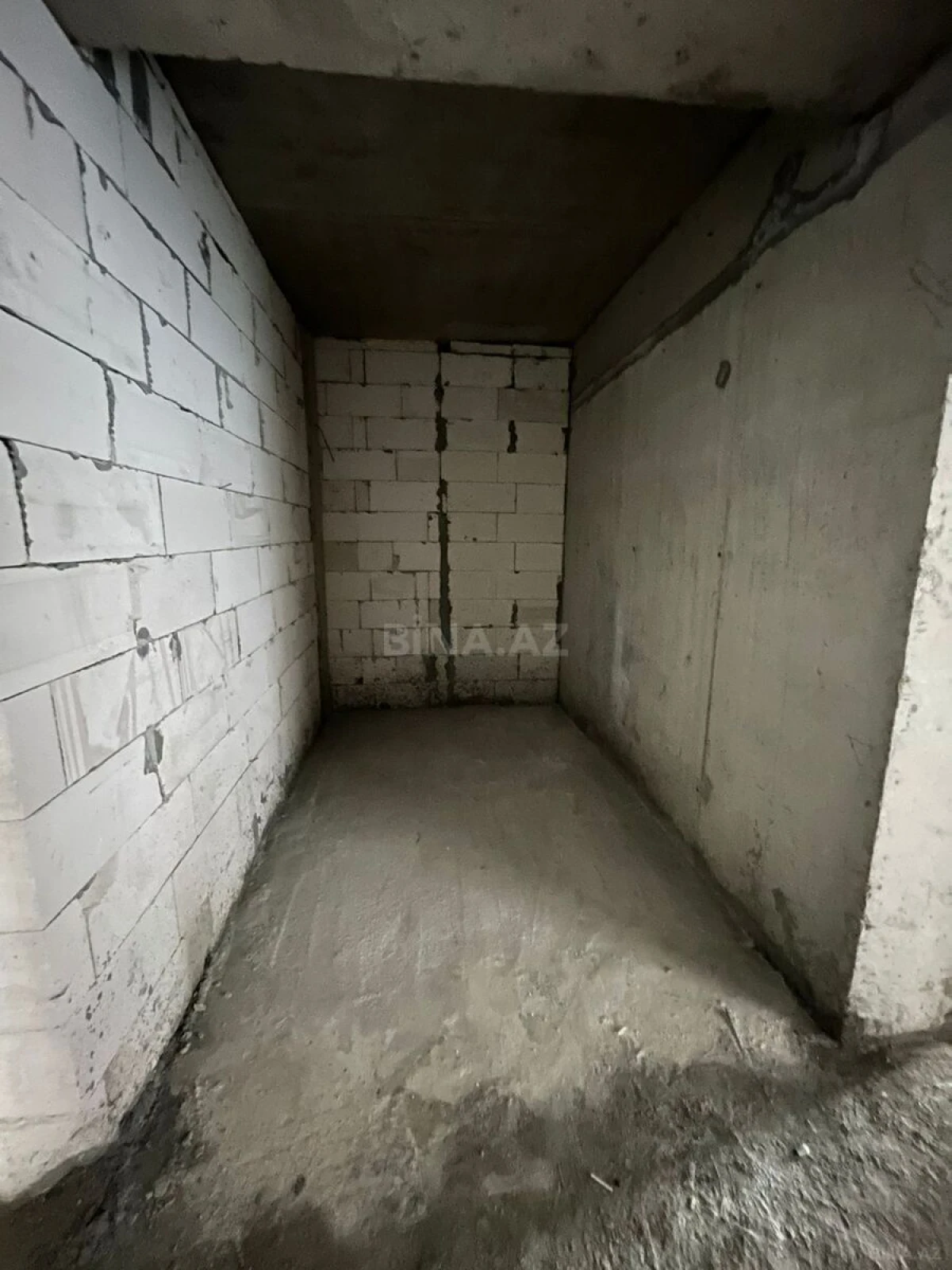 Satılır 4 otaqlı mənzil 225 m²