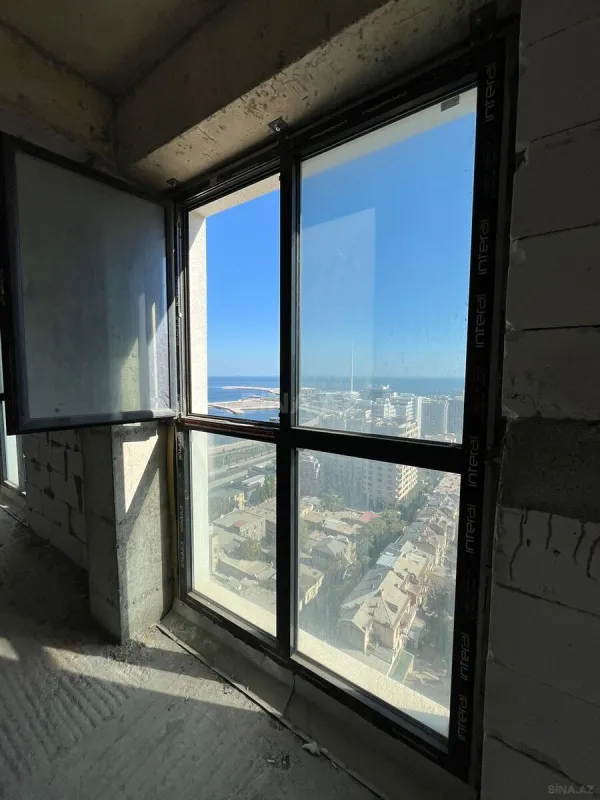 Satılır 4 otaqlı mənzil 225 m²