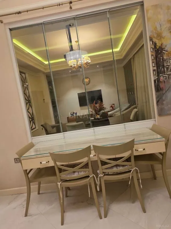 Kirayə verilir 3 otaqlı mənzil 111 m²