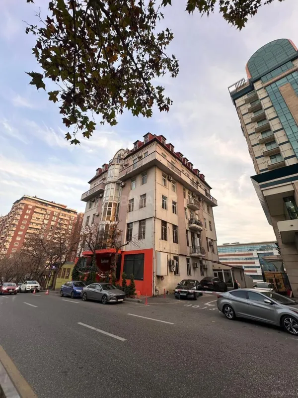 Kirayə verilir 4 otaqlı ofis 200 m²