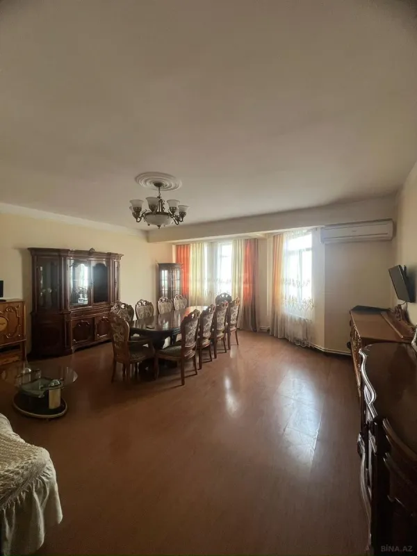 Kirayə verilir 3 otaqlı mənzil 130 m²