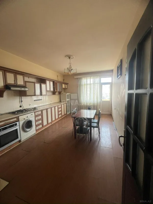 Kirayə verilir 3 otaqlı mənzil 130 m²