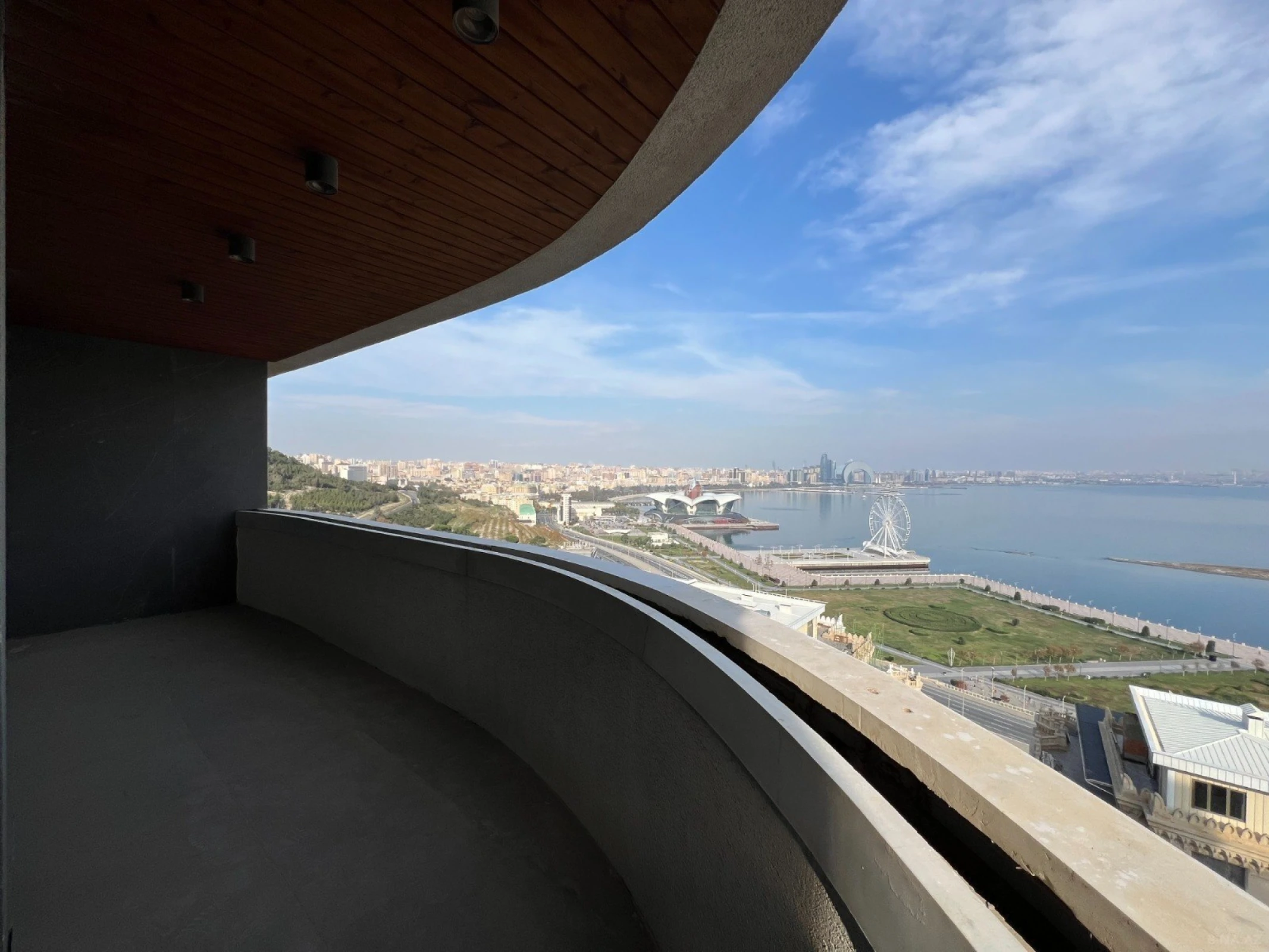 Satılır 5 otaqlı mənzil 258.8 m²