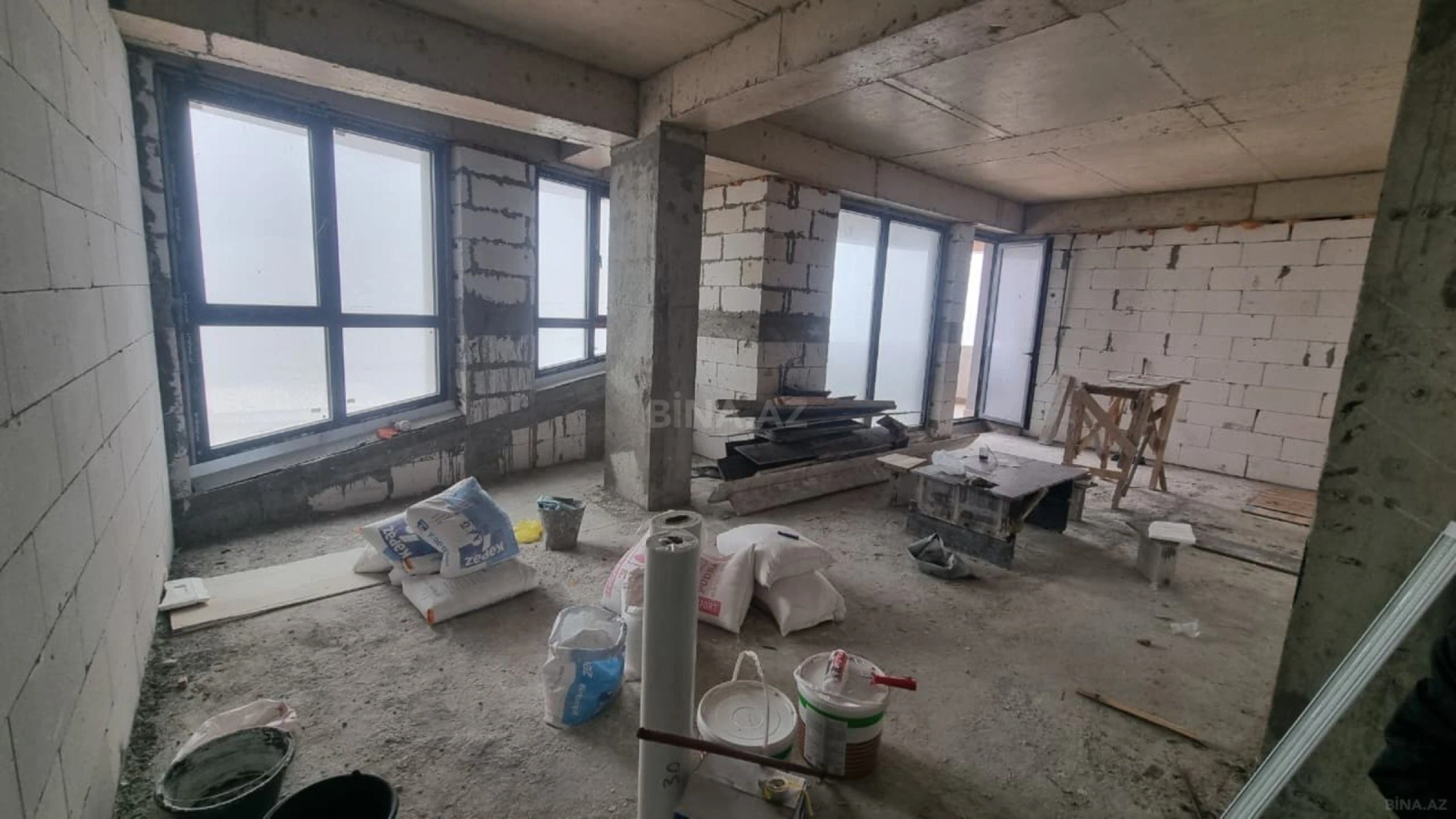 Satılır 5 otaqlı mənzil 258.8 m²
