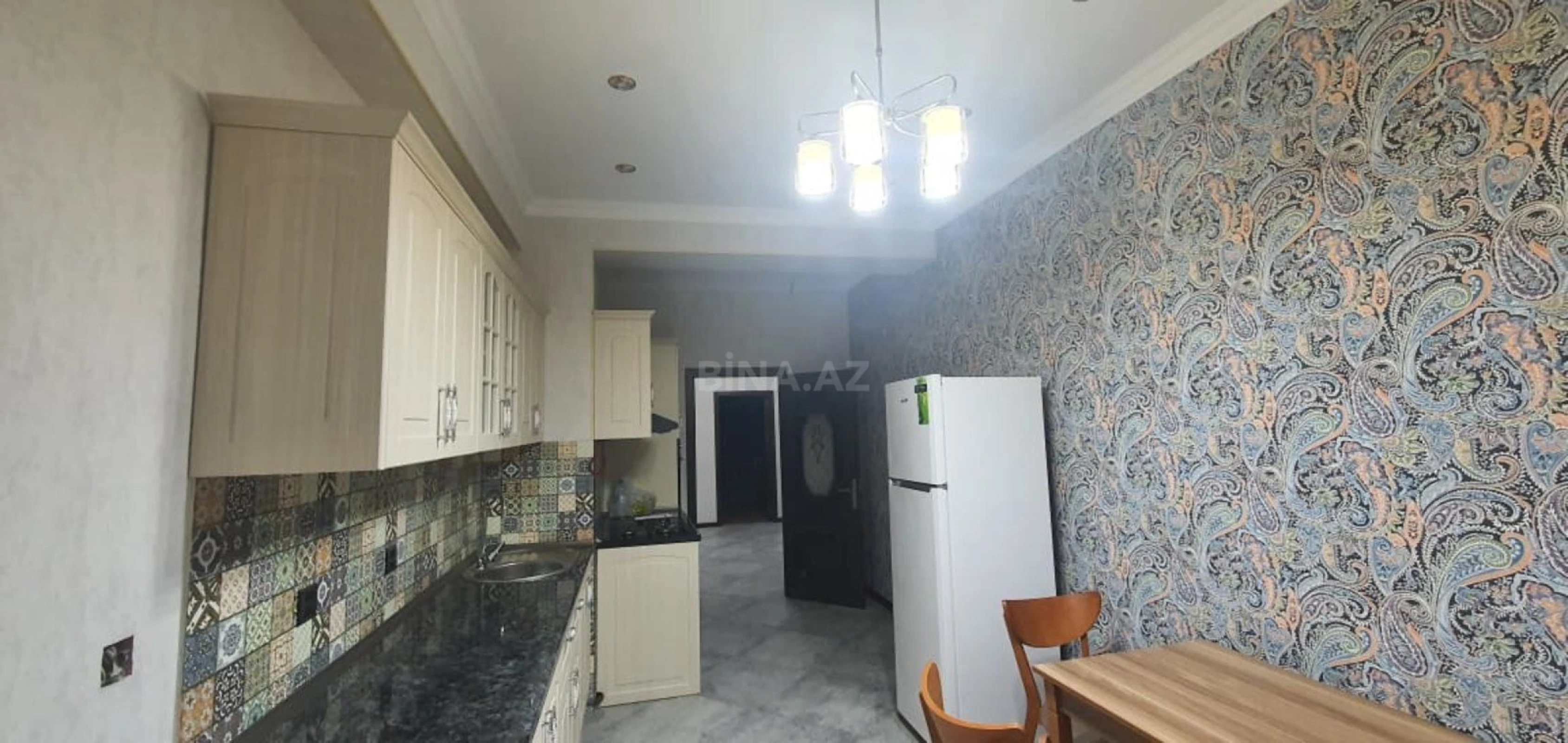 Kirayə verilir 3 otaqlı mənzil 134 m²