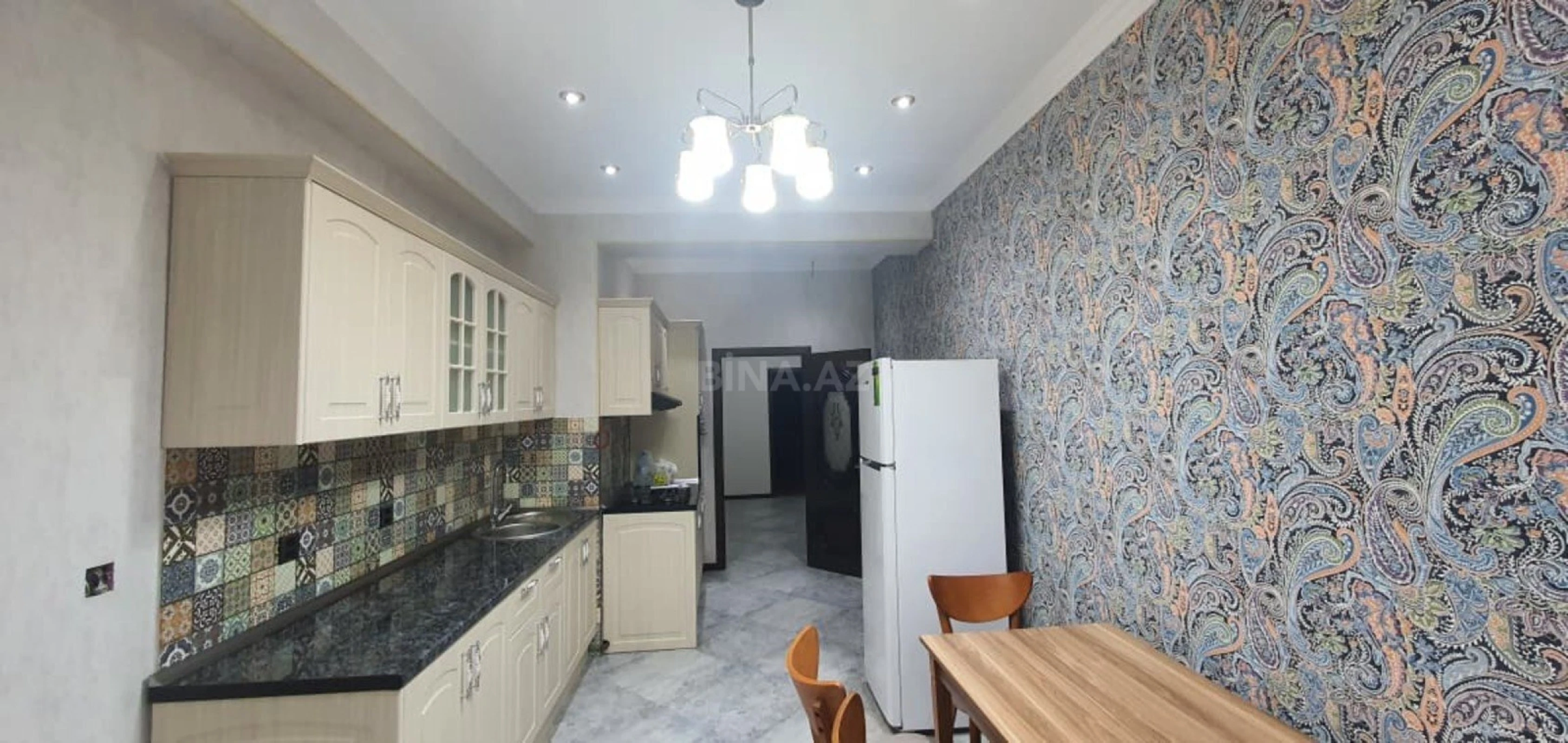 Kirayə verilir 3 otaqlı mənzil 134 m²