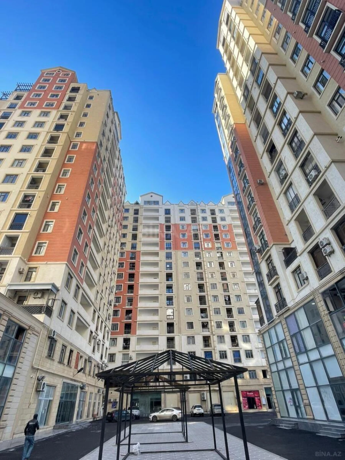 Satılır 4 otaqlı mənzil 70 m²