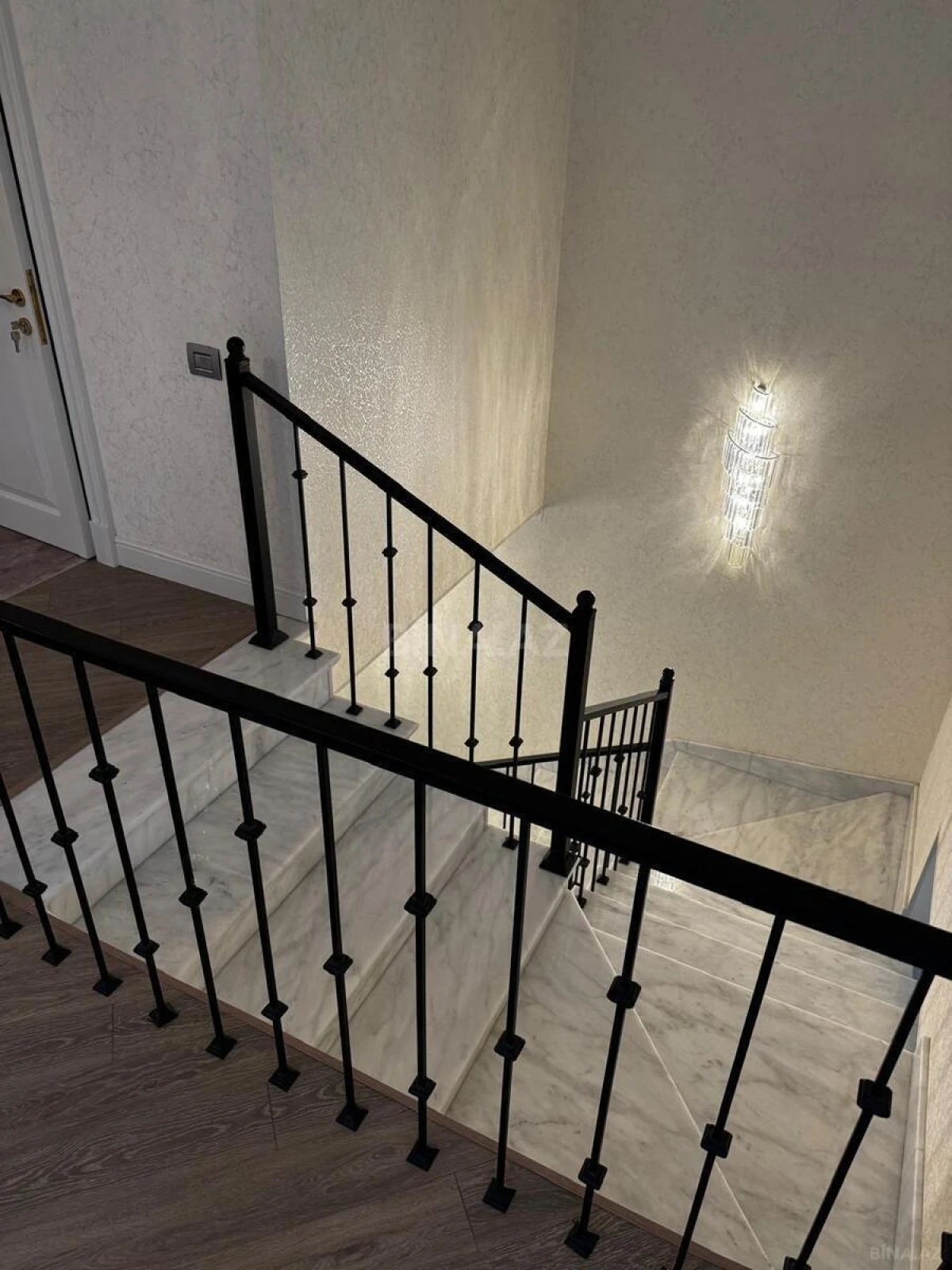 Satılır 6 otaqlı həyət evi 225 m²