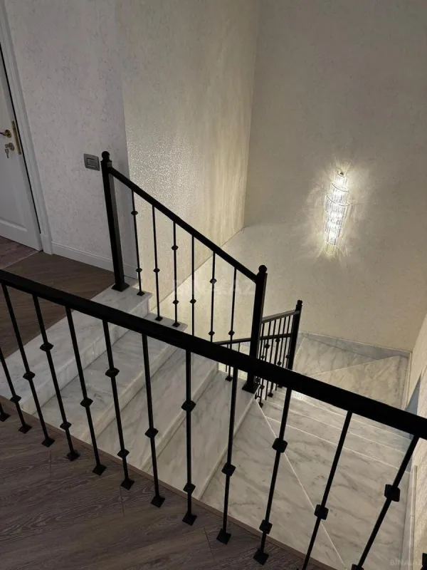 Satılır 6 otaqlı həyət evi 225 m²