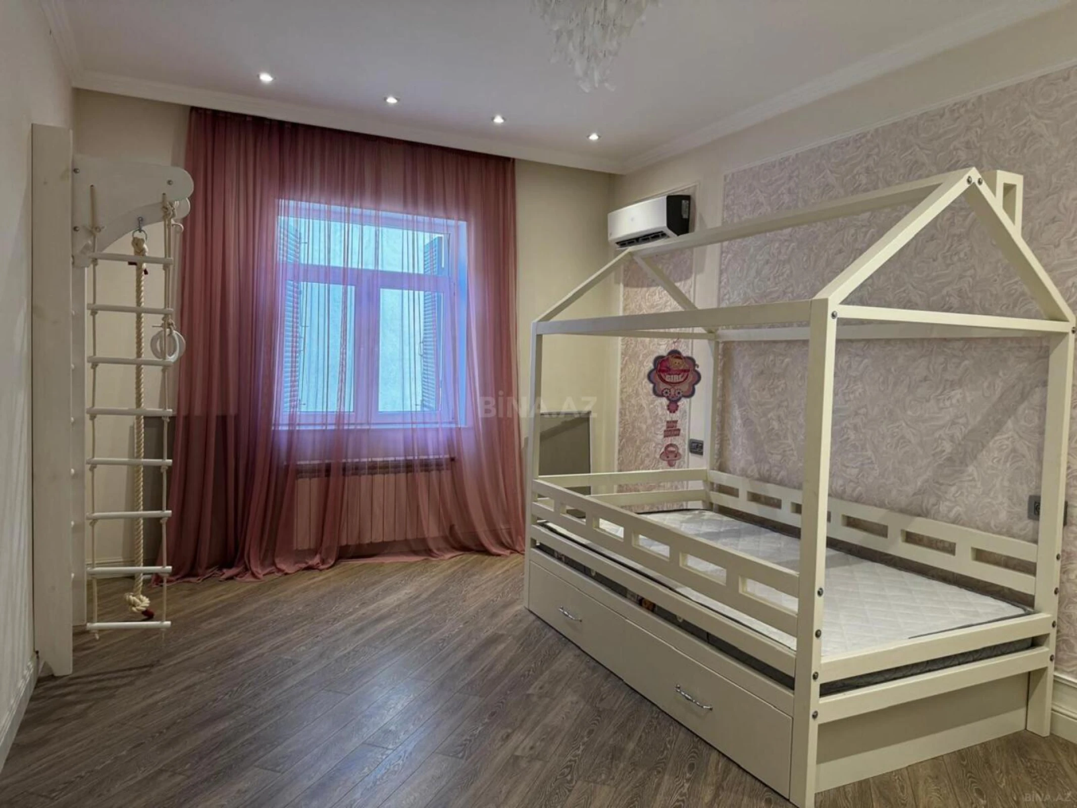 Satılır 6 otaqlı həyət evi 225 m²