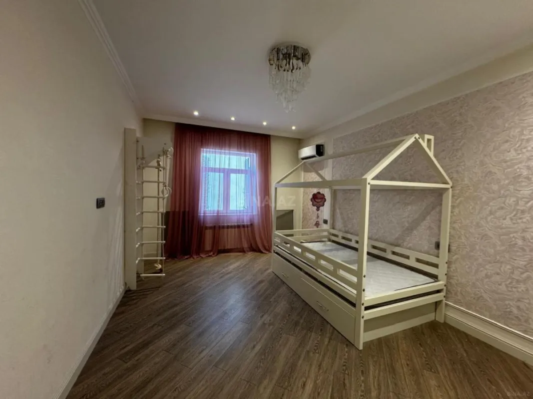Satılır 6 otaqlı həyət evi 225 m²