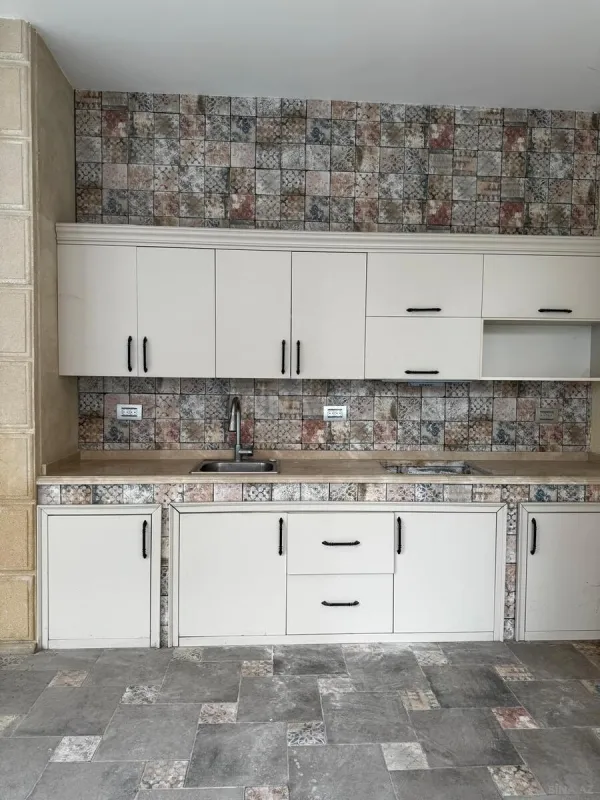 Satılır 6 otaqlı həyət evi 225 m²